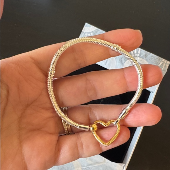 Pandora Moments Heart Closure Snake Chain Bracelet - Picture 4 of 5